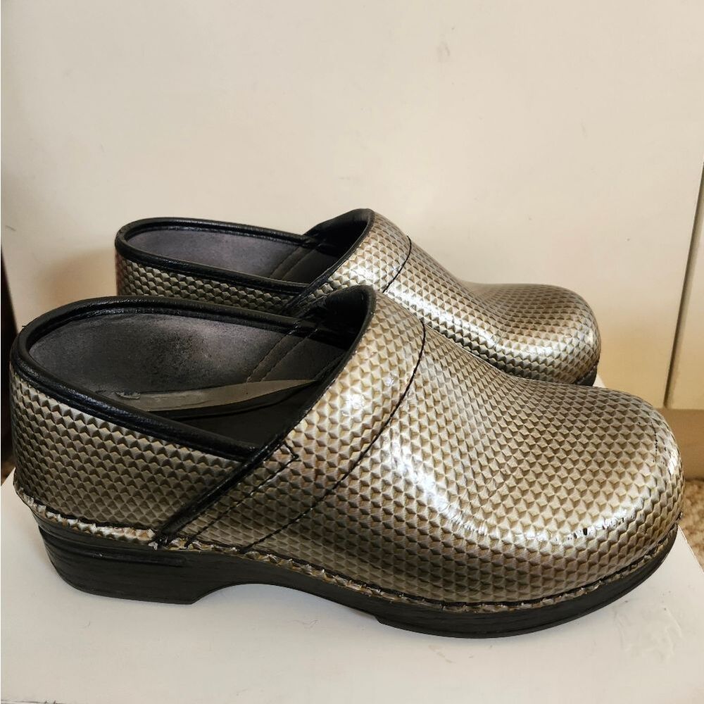 Dansko " XP" Waterproof Metallic Taupe Gray Closed Back Clogs SZ.38/8 Ret.$155